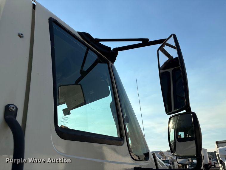 image for item YA1107 2015 International 4300 box truck