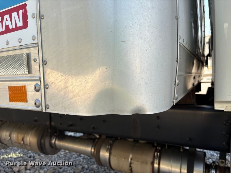 image for item YA1107 2015 International 4300 box truck