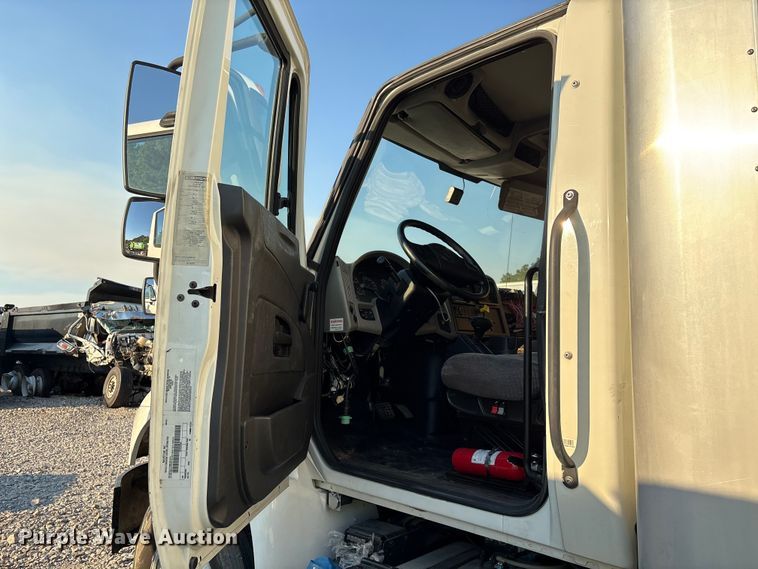 image for item YA1107 2015 International 4300 box truck