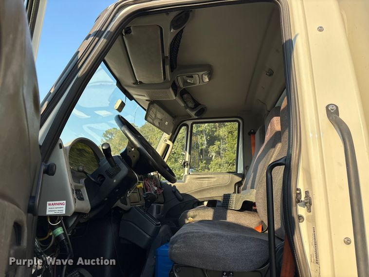 image for item YA1107 2015 International 4300 box truck