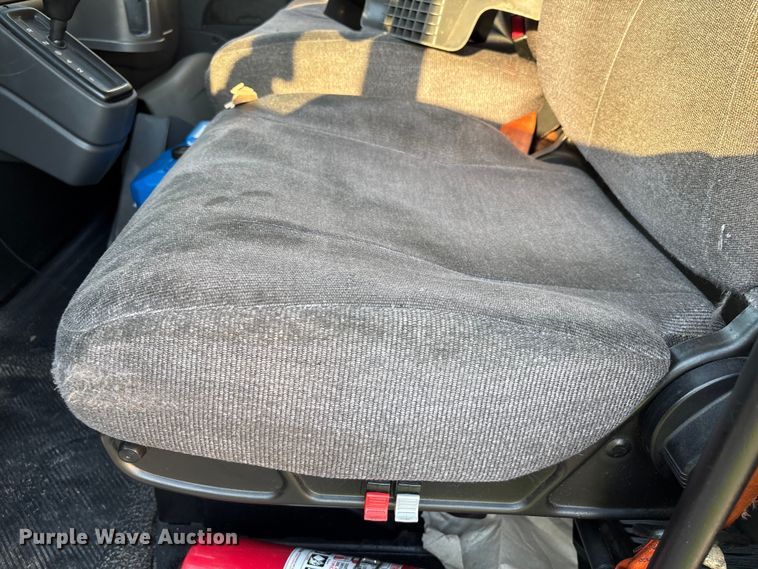 image for item YA1107 2015 International 4300 box truck