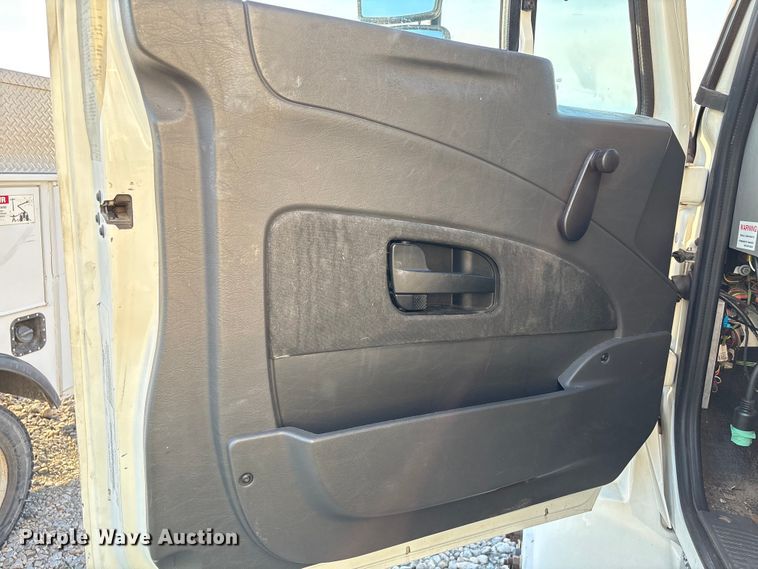 image for item YA1107 2015 International 4300 box truck