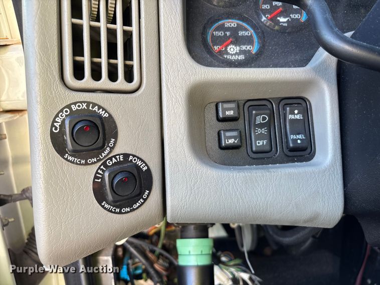 image for item YA1107 2015 International 4300 box truck