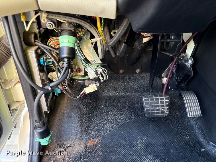 image for item YA1107 2015 International 4300 box truck