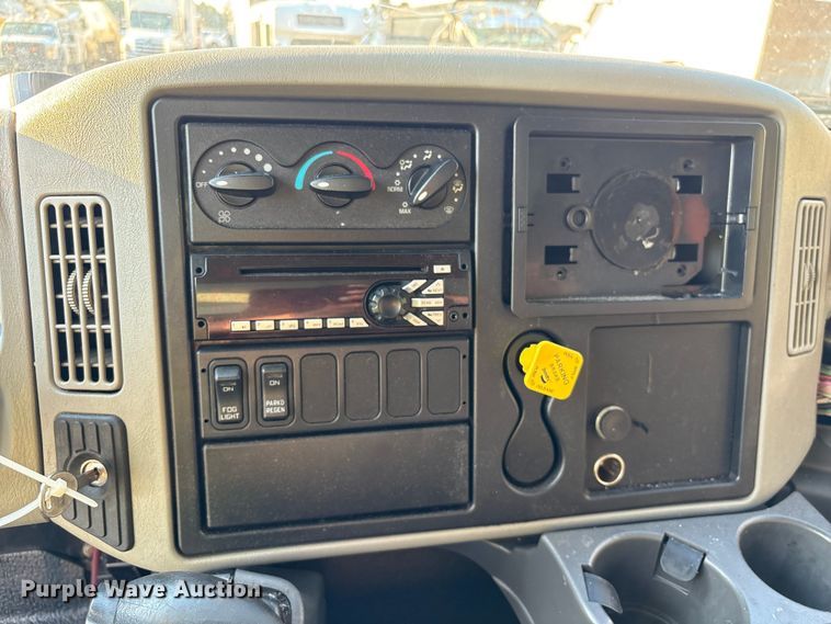 image for item YA1107 2015 International 4300 box truck