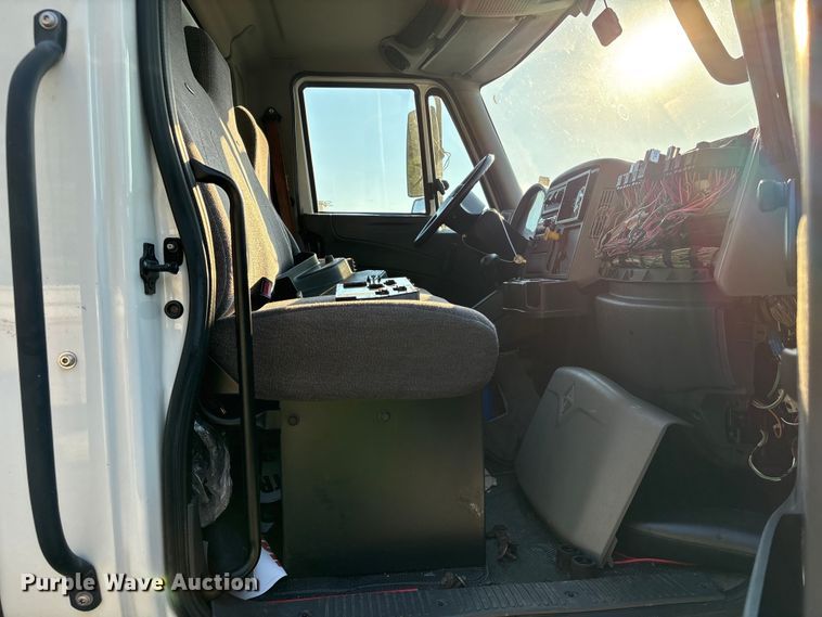 image for item YA1107 2015 International 4300 box truck