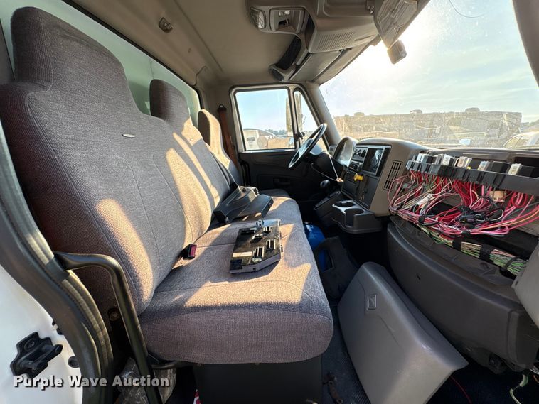 image for item YA1107 2015 International 4300 box truck