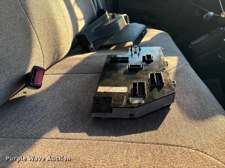 image for item YA1107 2015 International 4300 box truck