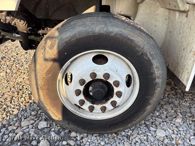 image for item YA1107 2015 International 4300 box truck