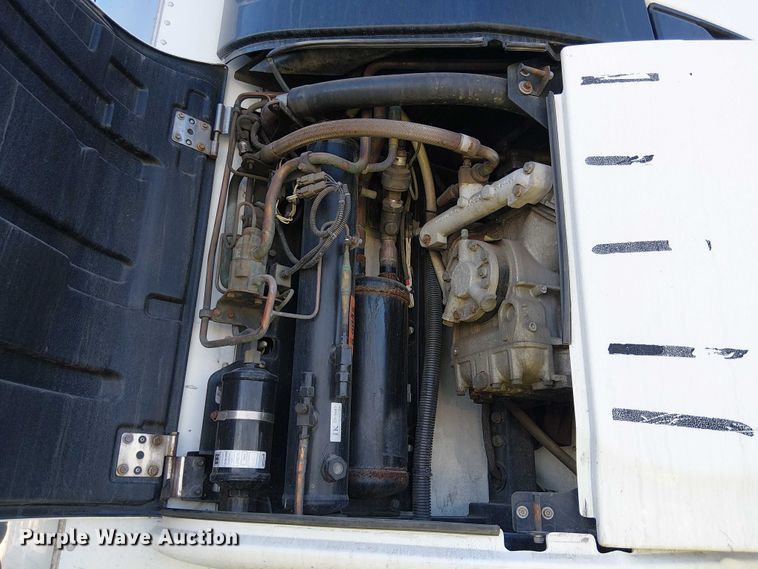 image for item YA1355 2016 Utility VS2RA refrigerated van trailer