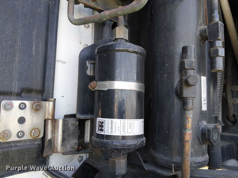 image for item YA1355 2016 Utility VS2RA refrigerated van trailer