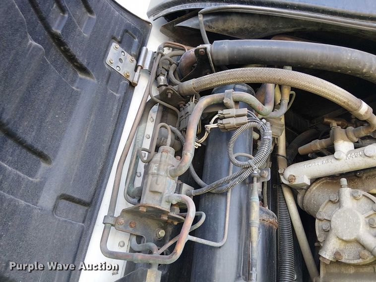 image for item YA1355 2016 Utility VS2RA refrigerated van trailer