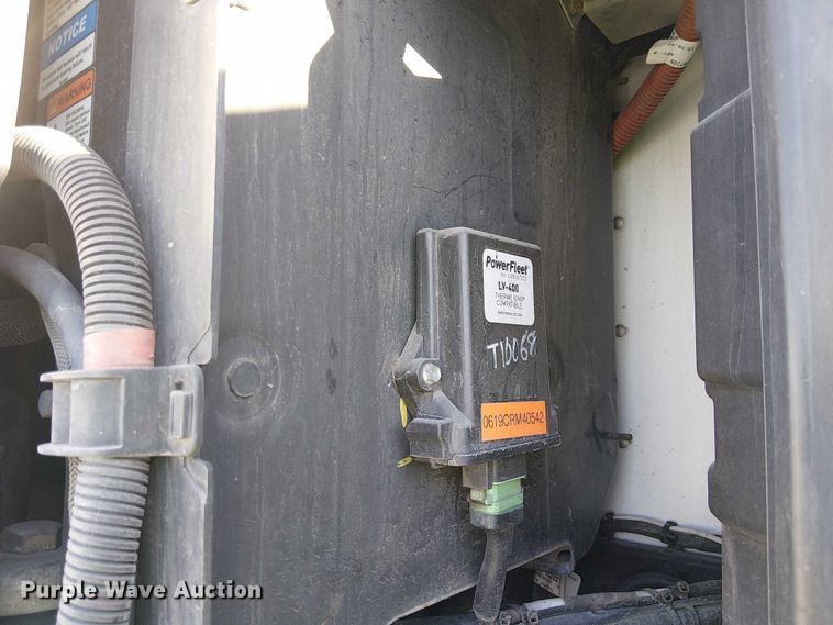 image for item YA1355 2016 Utility VS2RA refrigerated van trailer