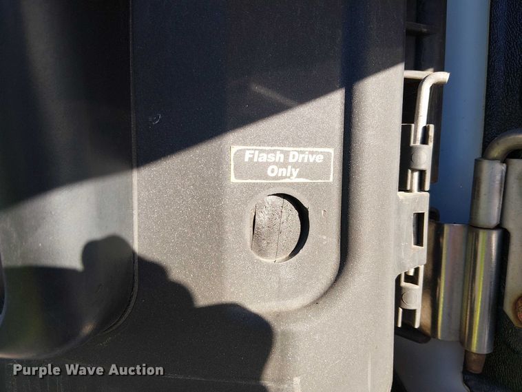 image for item YA1355 2016 Utility VS2RA refrigerated van trailer