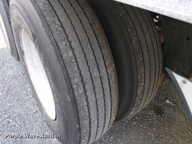 image for item YA1355 2016 Utility VS2RA refrigerated van trailer