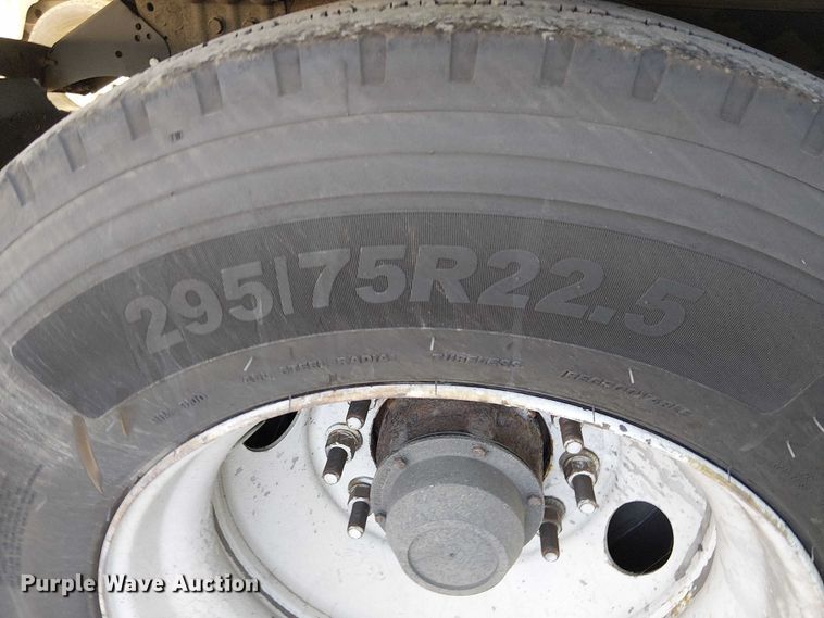 image for item YA1355 2016 Utility VS2RA refrigerated van trailer