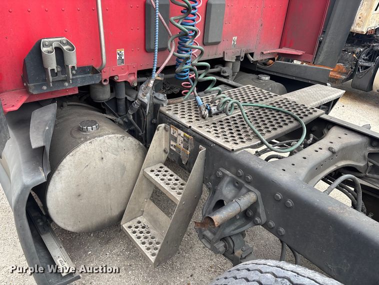 image for item YA1431 2019 Kenworth T680 semi truck