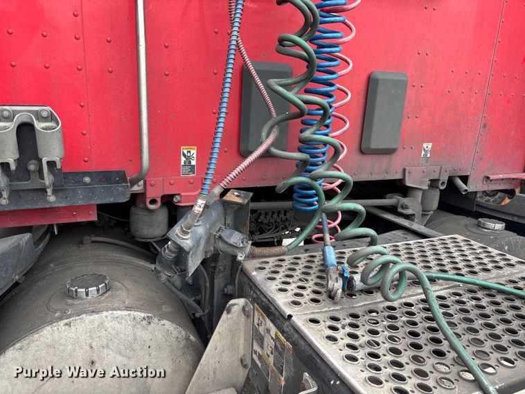 image for item YA1431 2019 Kenworth T680 semi truck