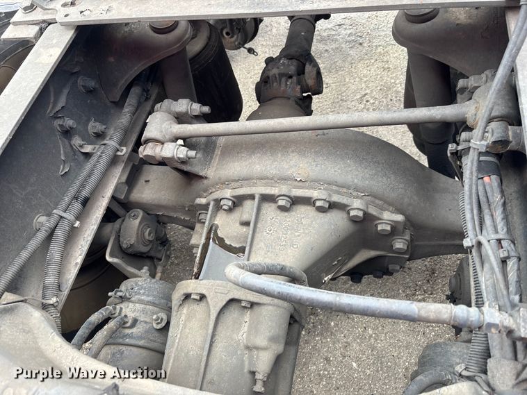 image for item YA1431 2019 Kenworth T680 semi truck