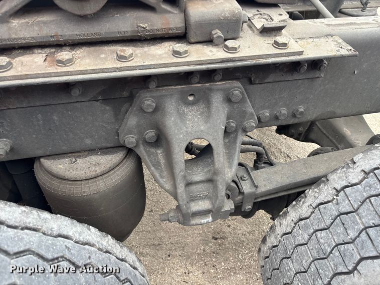 image for item YA1431 2019 Kenworth T680 semi truck