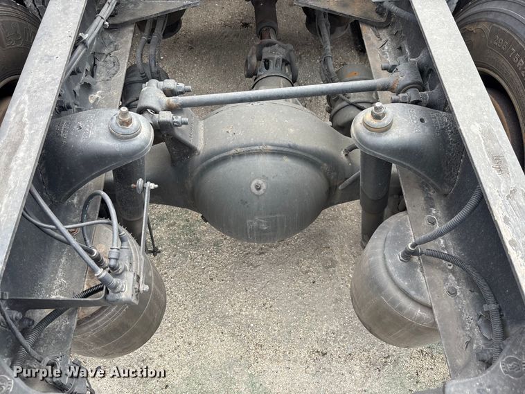 image for item YA1431 2019 Kenworth T680 semi truck