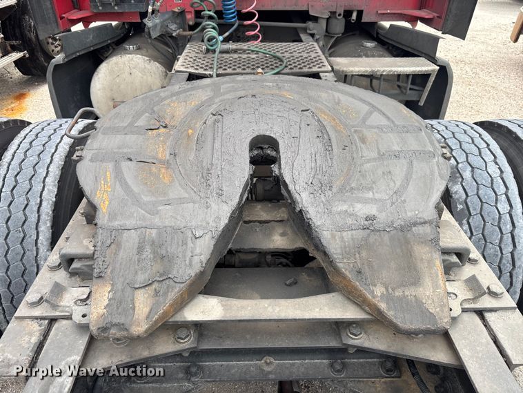 image for item YA1431 2019 Kenworth T680 semi truck