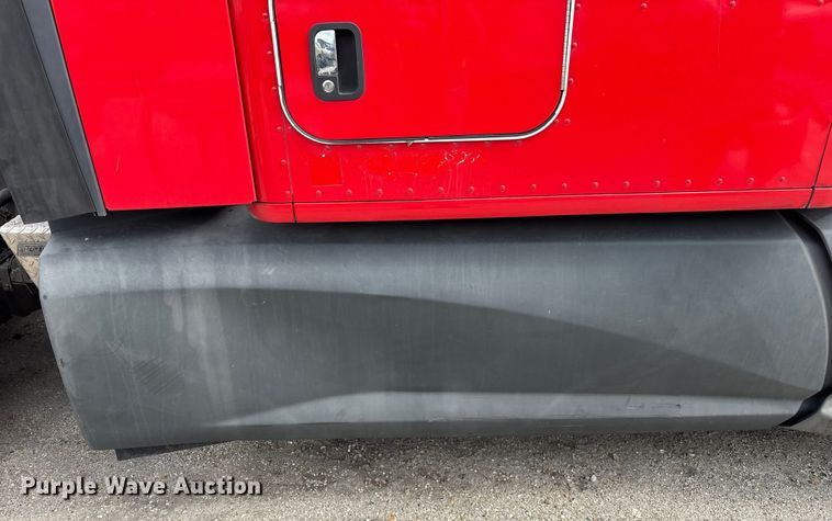 image for item YA1431 2019 Kenworth T680 semi truck