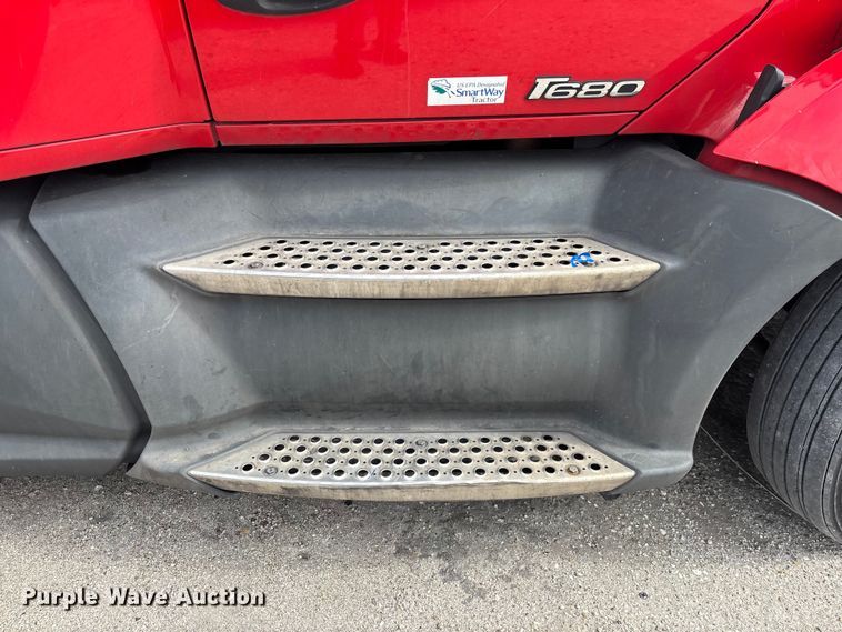 image for item YA1431 2019 Kenworth T680 semi truck