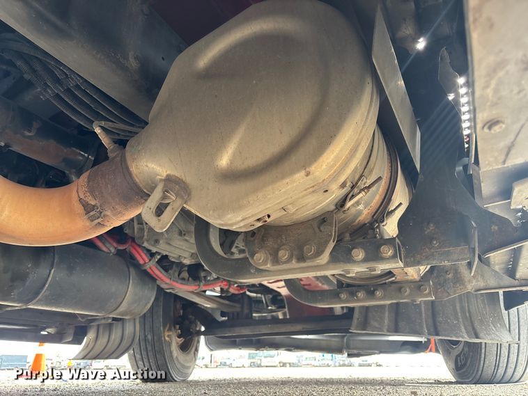 image for item YA1431 2019 Kenworth T680 semi truck