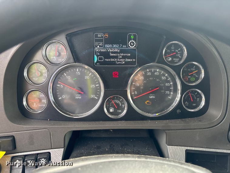 image for item YA1431 2019 Kenworth T680 semi truck