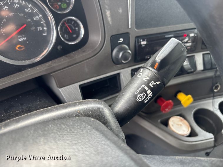 image for item YA1431 2019 Kenworth T680 semi truck