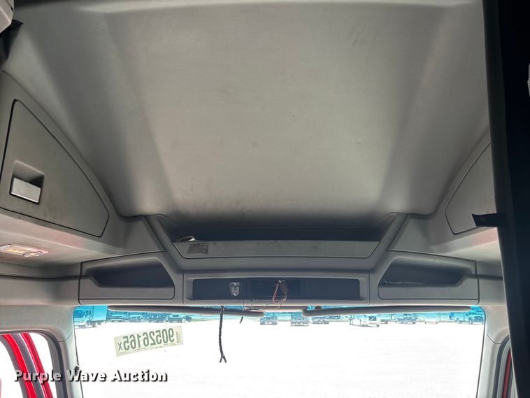 image for item YA1431 2019 Kenworth T680 semi truck