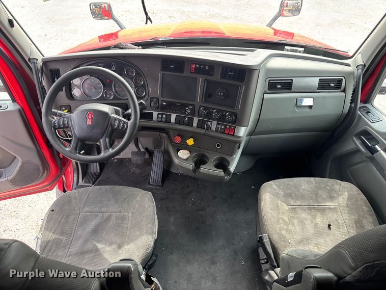 image for item YA1431 2019 Kenworth T680 semi truck