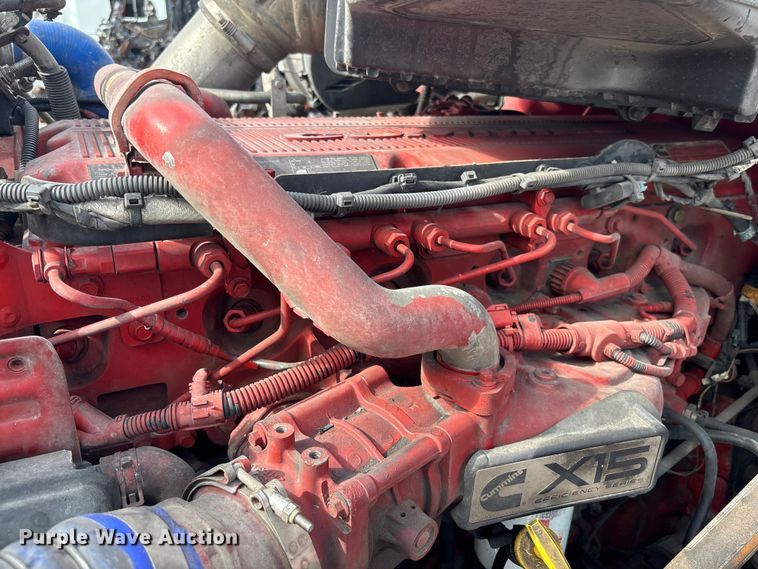 image for item YA1431 2019 Kenworth T680 semi truck