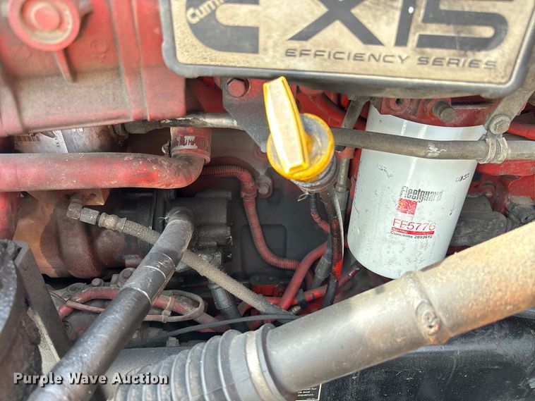 image for item YA1431 2019 Kenworth T680 semi truck