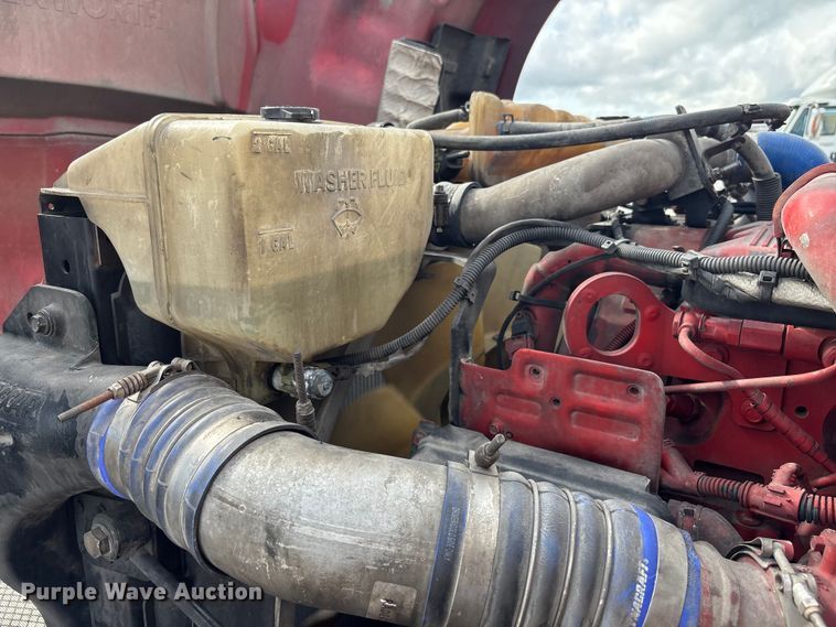 image for item YA1431 2019 Kenworth T680 semi truck