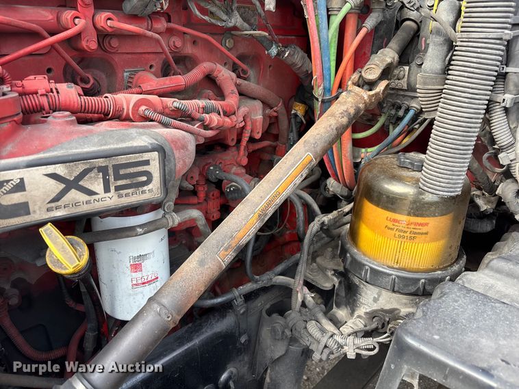 image for item YA1431 2019 Kenworth T680 semi truck