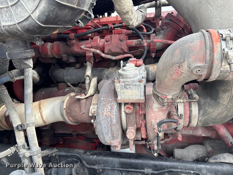 image for item YA1431 2019 Kenworth T680 semi truck