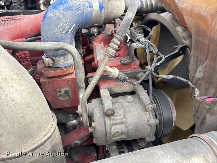 image for item YA1431 2019 Kenworth T680 semi truck