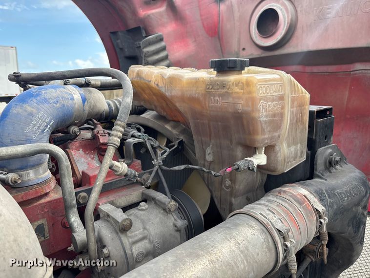 image for item YA1431 2019 Kenworth T680 semi truck