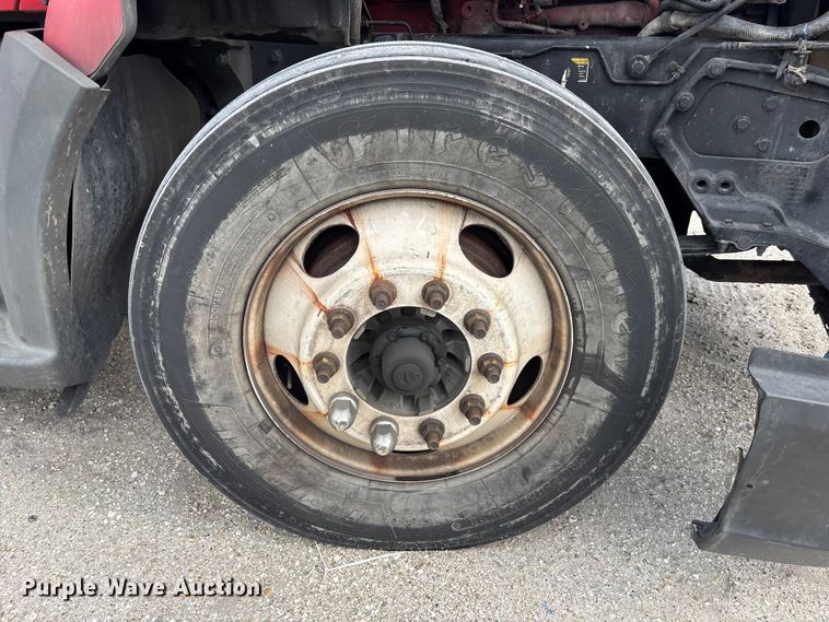 image for item YA1431 2019 Kenworth T680 semi truck