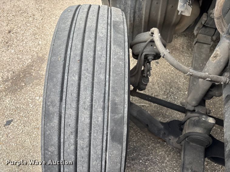 image for item YA1431 2019 Kenworth T680 semi truck