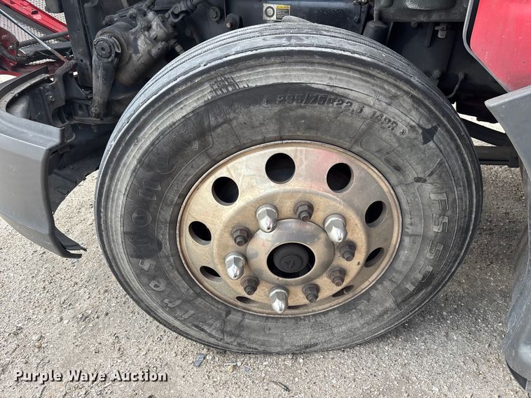 image for item YA1431 2019 Kenworth T680 semi truck