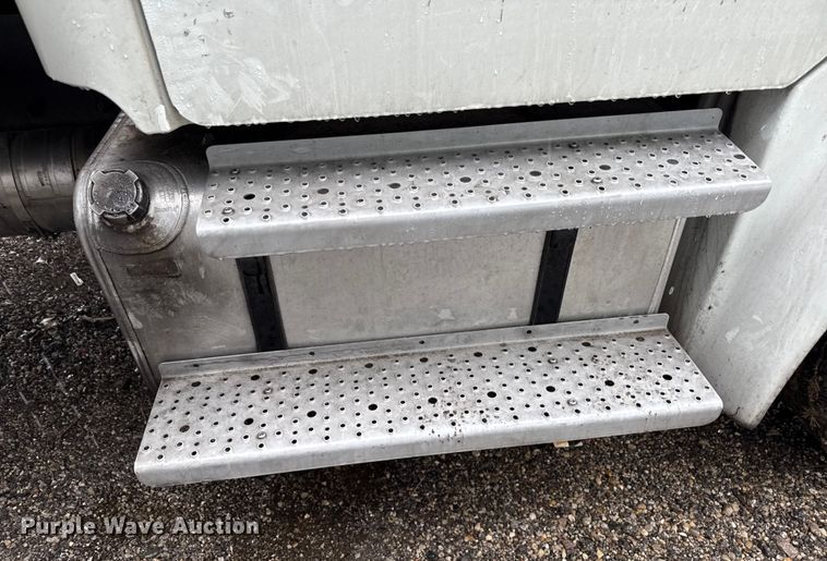 image for item YA1444 2018 Freightliner  Business Class M2 box truck