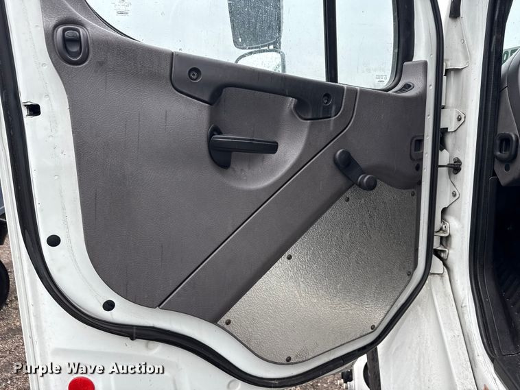 image for item YA1444 2018 Freightliner  Business Class M2 box truck