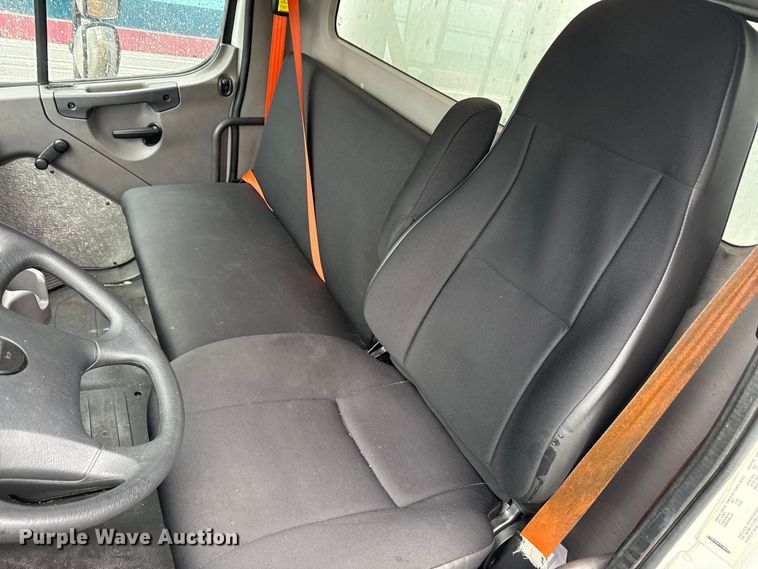 image for item YA1444 2018 Freightliner  Business Class M2 box truck