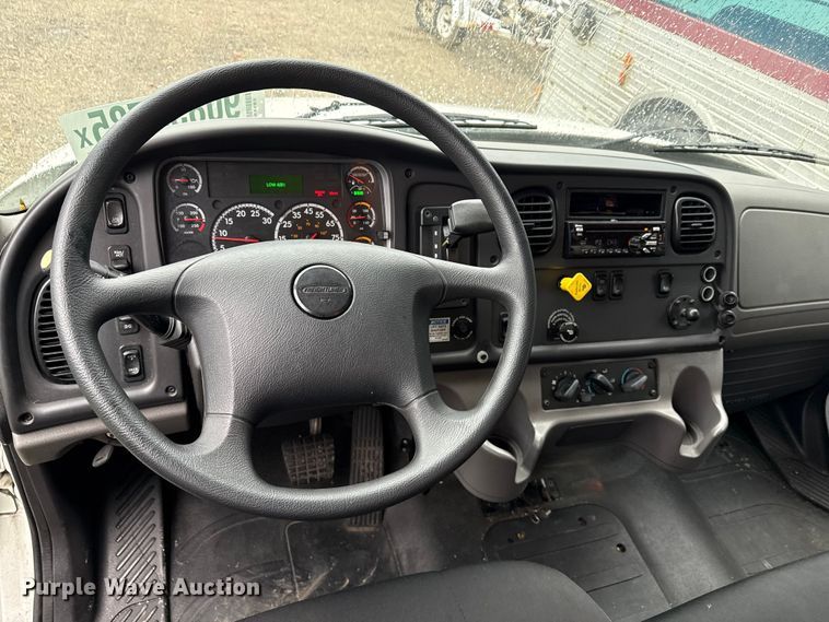 image for item YA1444 2018 Freightliner  Business Class M2 box truck