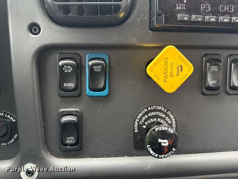 image for item YA1444 2018 Freightliner  Business Class M2 box truck