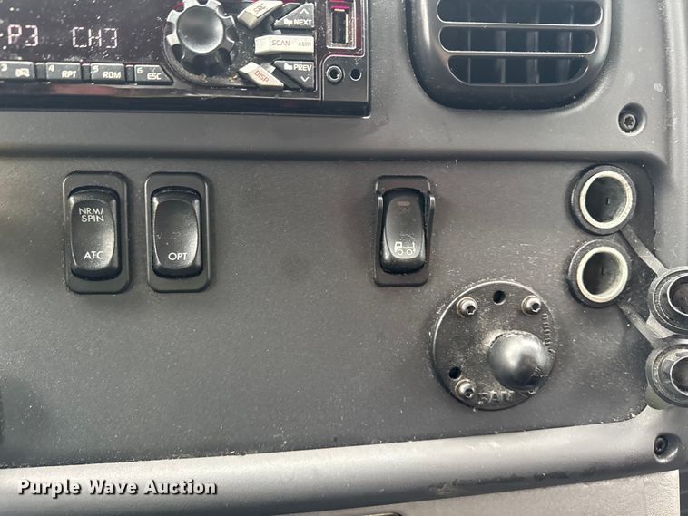 image for item YA1444 2018 Freightliner  Business Class M2 box truck