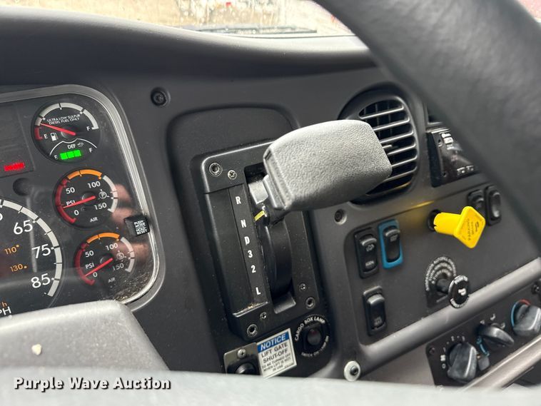 image for item YA1444 2018 Freightliner  Business Class M2 box truck